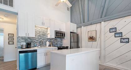 Sunset Beach_Cozy boutique cottage with all the must have beach amenities