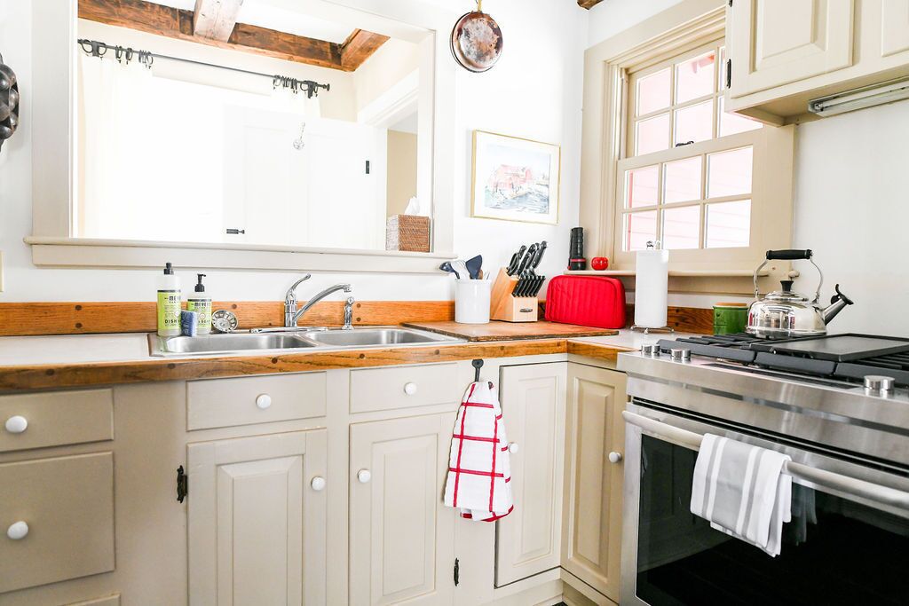 cottage with walks for your dogs filled with Vermont antiques and charm