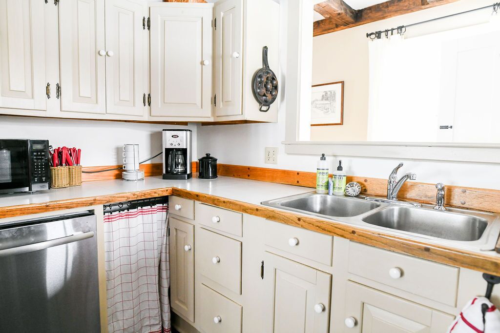 cottage with walks for your dogs filled with Vermont antiques and charm