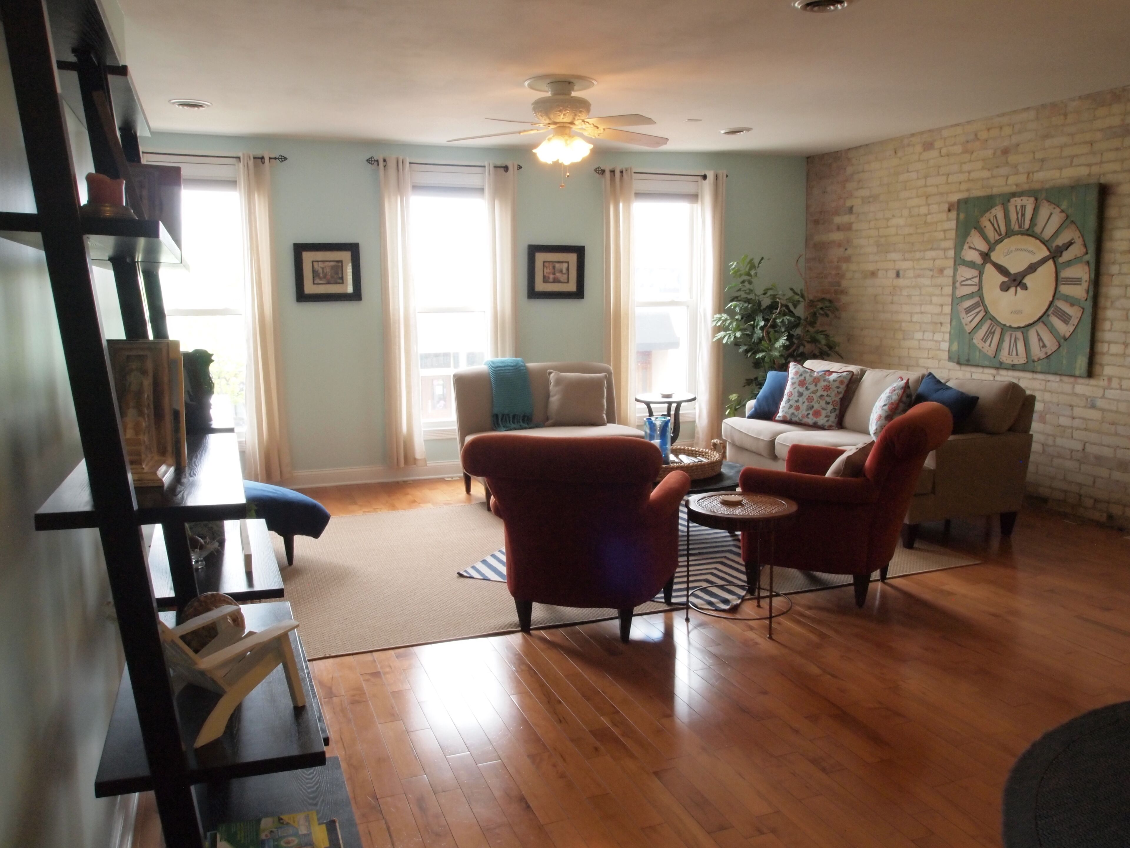 Smart TV, DVD player, books