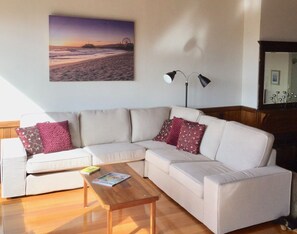 Fernseher, Kamin, DVD-Player, Stereoanlage