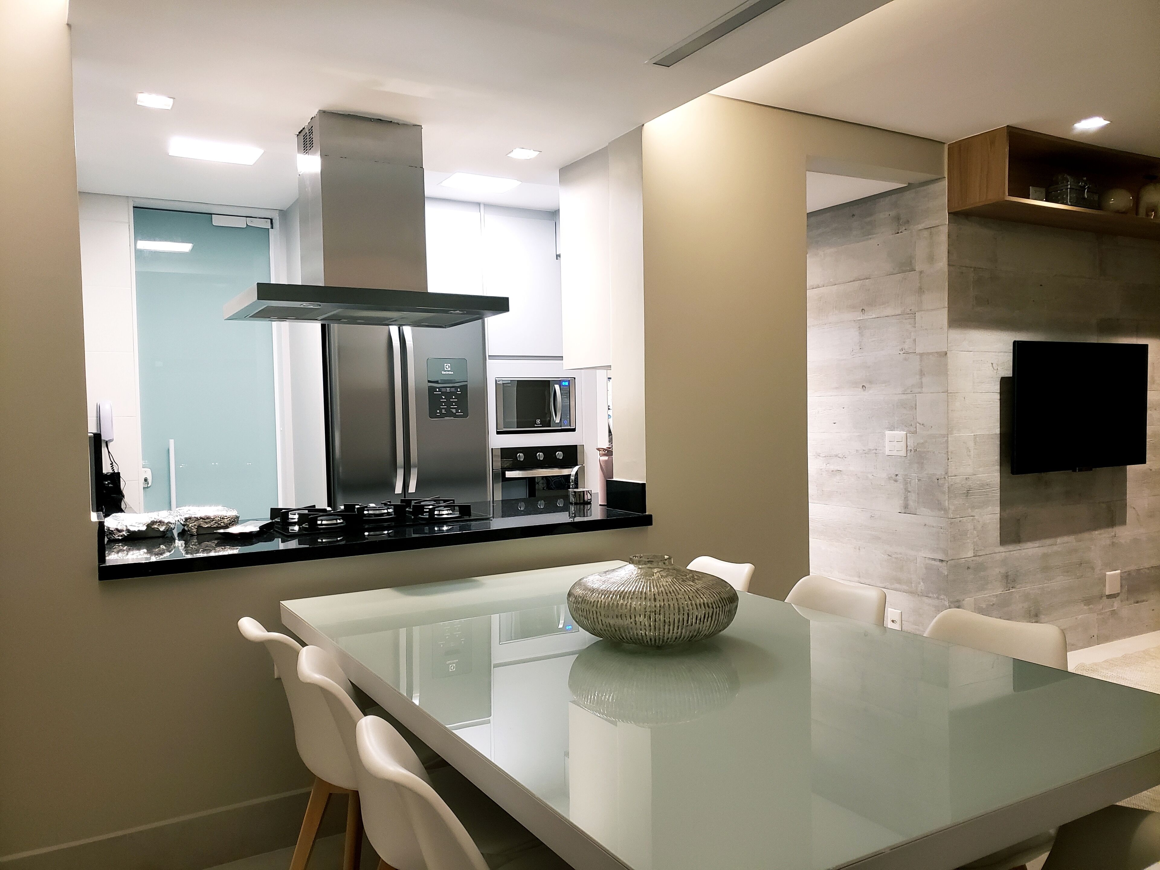 GORGEOUS FIT DECORATED ON MOD. 02, with 4 suites all with air conditioning and TV.