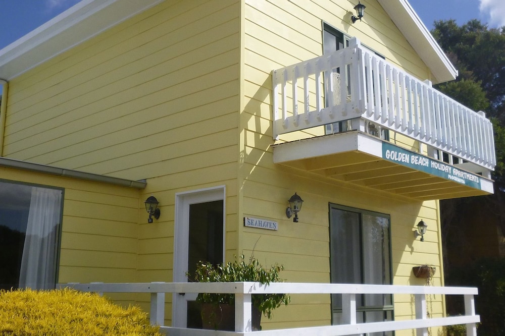 Seahaven - beachfront retreat for two