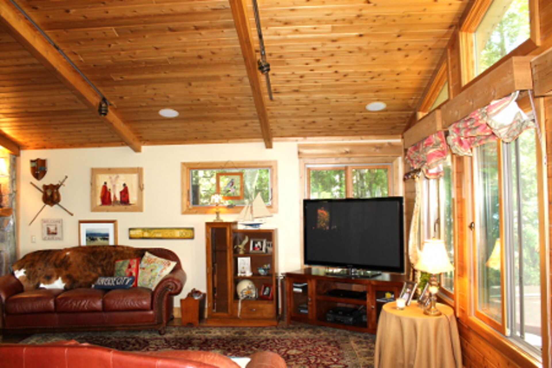 Million Dollar Home with a large fireplace, hot tub and sauna! 