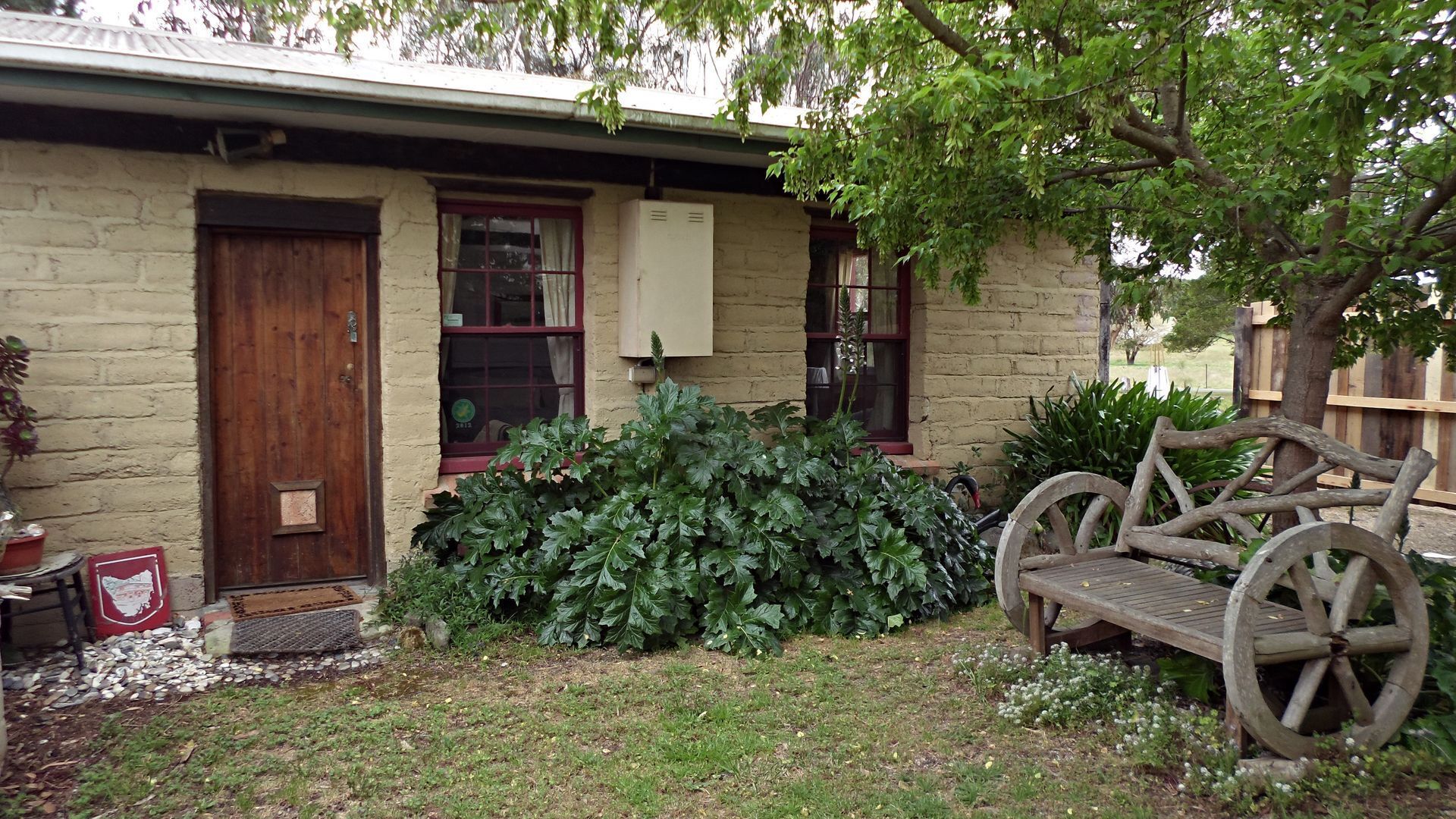 \"WOOLLY BUTT\" BUNGALOW — image 2