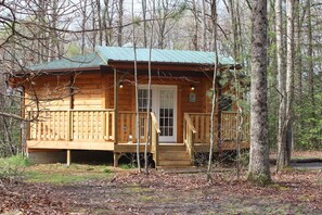 Exterior detail - Sugar Shack Yurt Romantic and cozy! (Hico)