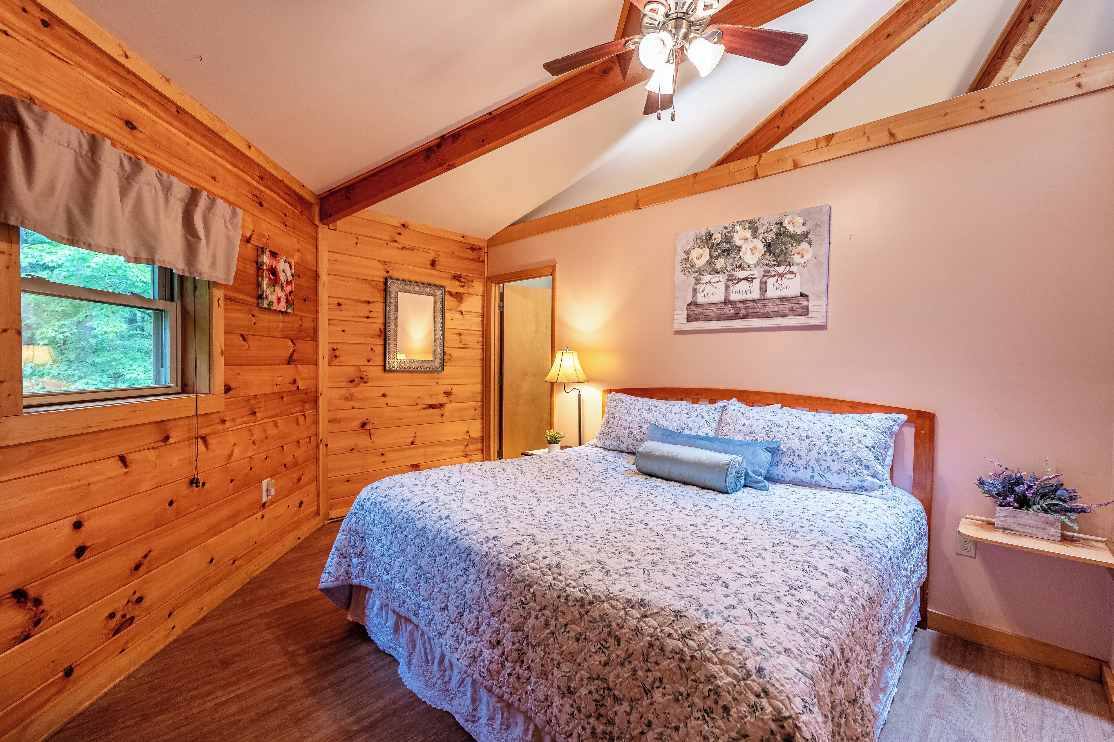 1 habitación, tabla de planchar con plancha, internet y ropa de cama 