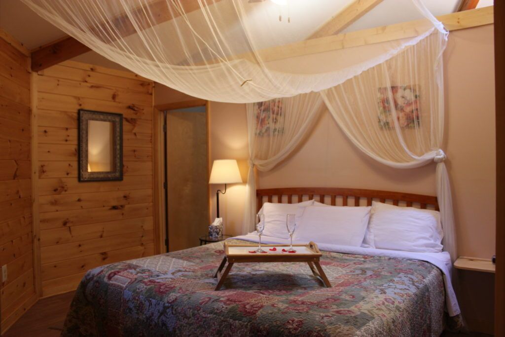 Sugar Shack Yurt Romantic and cozy!