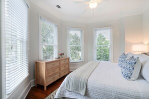 3 bedrooms, iron/ironing board, free WiFi, bed sheets - Heated Pool Access | 5*Clean | Flex Cancelation (Savannah)