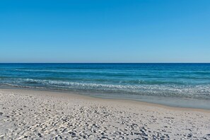 Plage à proximité, chaises longues