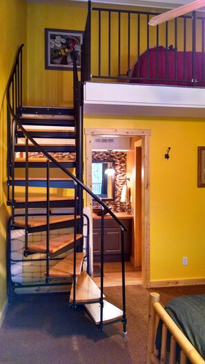 2 habitaciones, tabla de planchar con plancha y cuna de viaje 