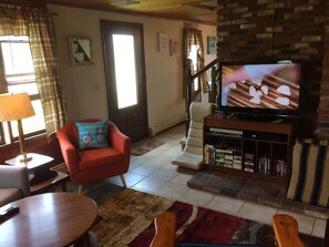 Interior - Crystal Clean Classic Cape! Discover Narragansett Summer Charm and Beaches!! (Narragansett)