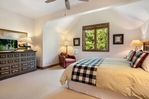 4 室のベッドルーム、WiFi (無料)、ベッドシーツ