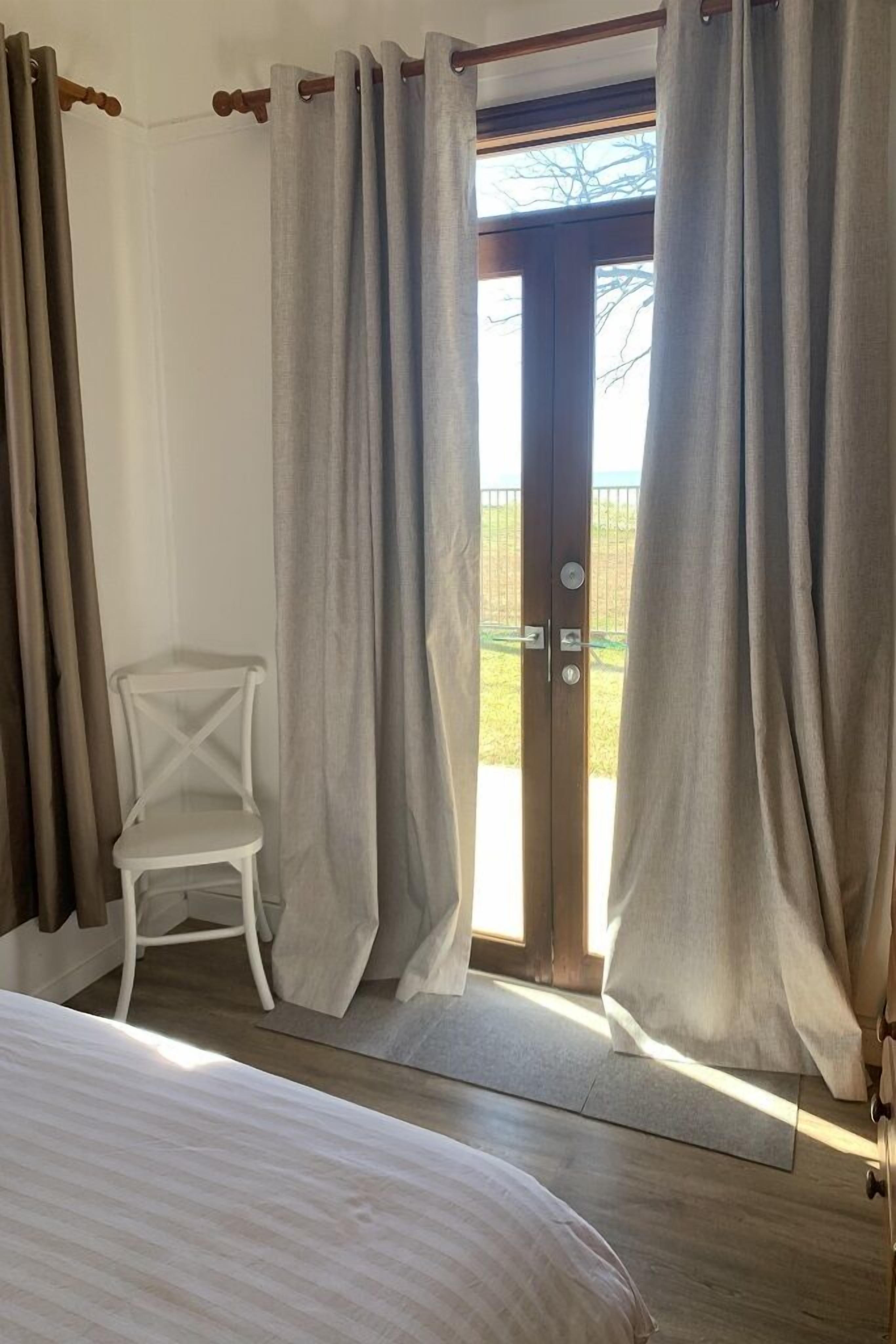 Saunders Beach Shack - on the beach