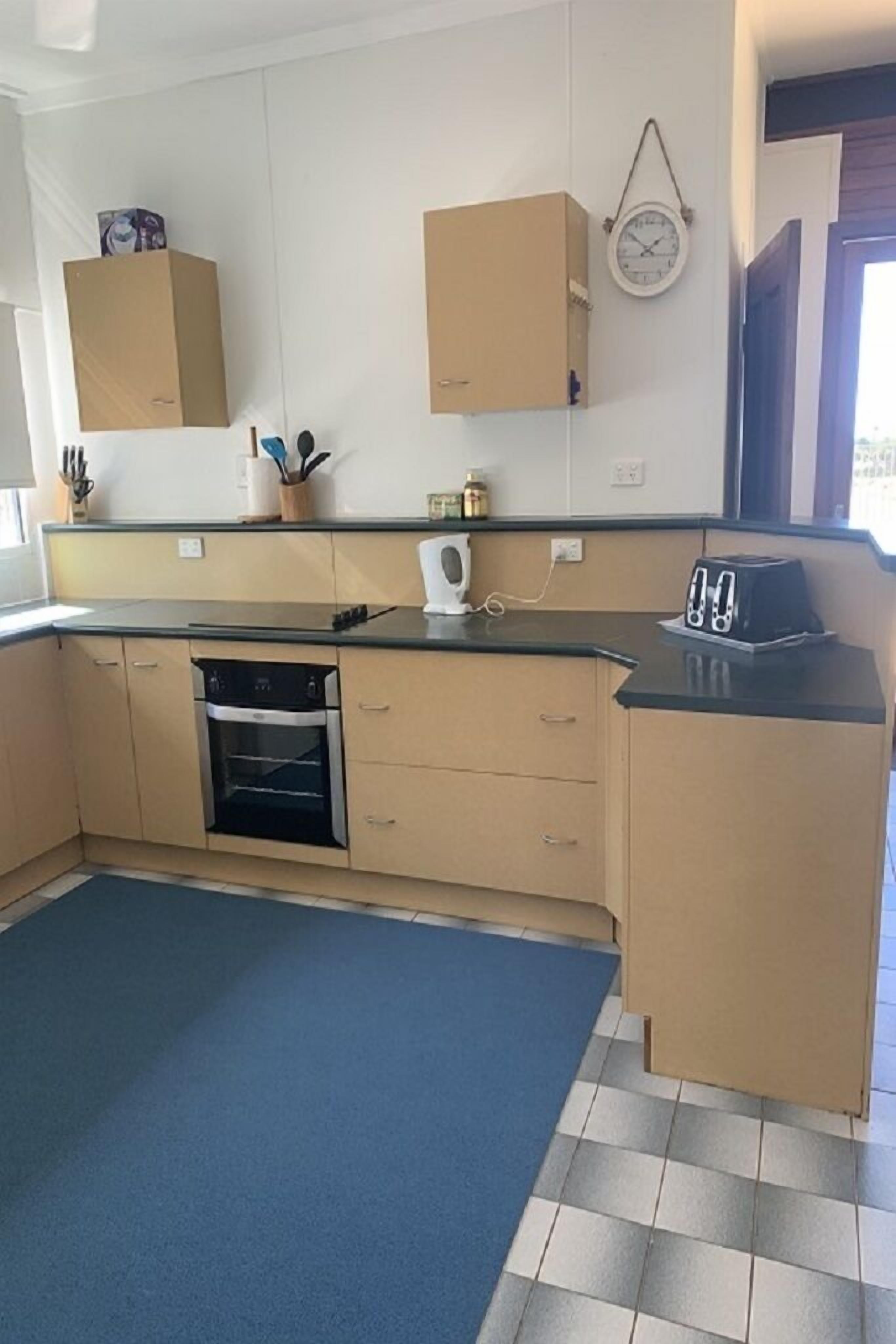 Saunders Beach Shack - on the beach