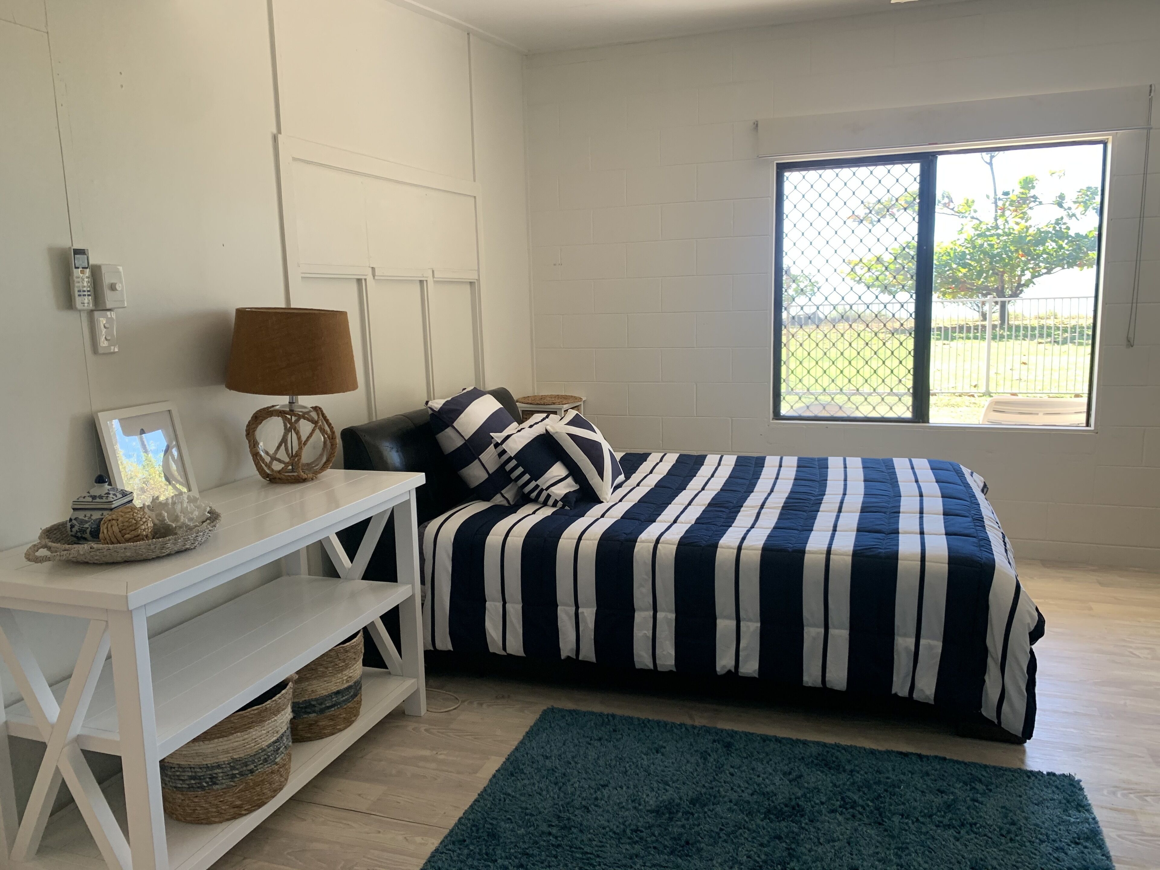 Saunders Beach Shack - on the beach