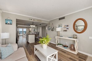 Smart TV, books - SALE: Top Floor with Oceanfront & Sound Views! Walk-in Shower and MORE! (Nags Head)