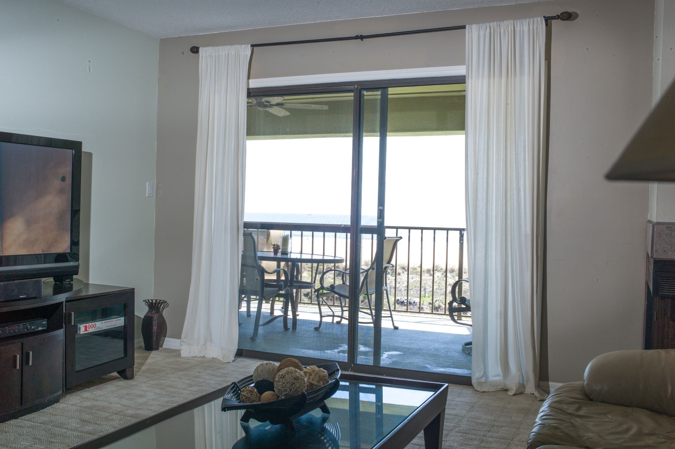 Smart TV, fireplace, DVD player, stereo