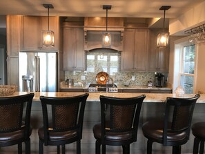 冰箱、微波炉、烤箱、炉灶