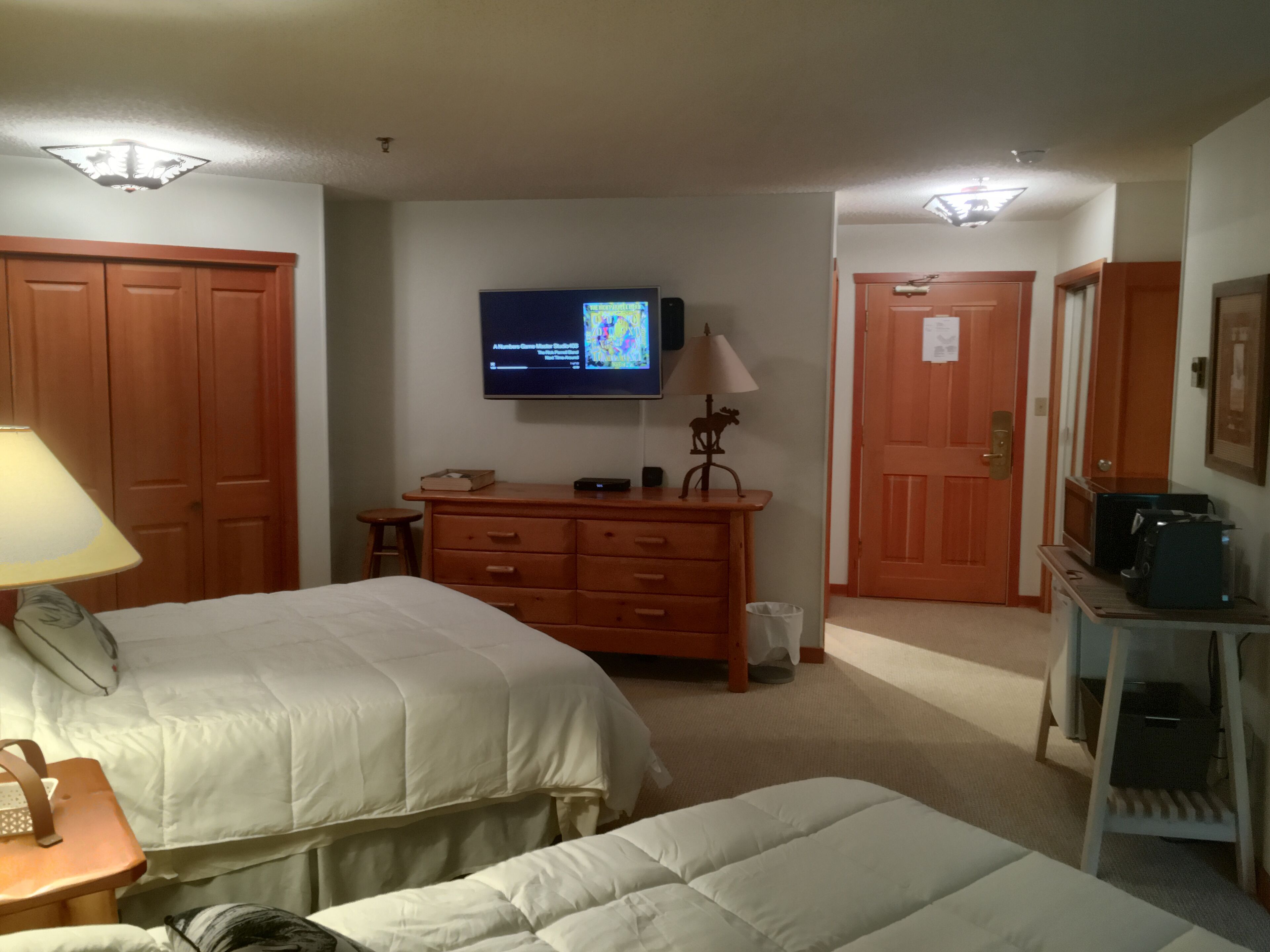 Sleep 4 comfortably at the base of Blackcombe walking distance from village