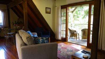 テレビ、DVD プレーヤー