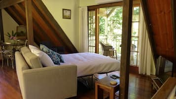 1 dormitorio, tabla de planchar con plancha, wifi y ropa de cama