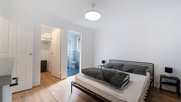 4 chambres, fer et planche Ă repasser