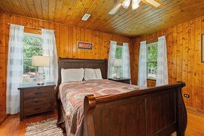 5 bedrooms, internet, bed sheets - MOUNTAIN JOY COTTAGES #3 - OWL LODGE (Maggie Valley)