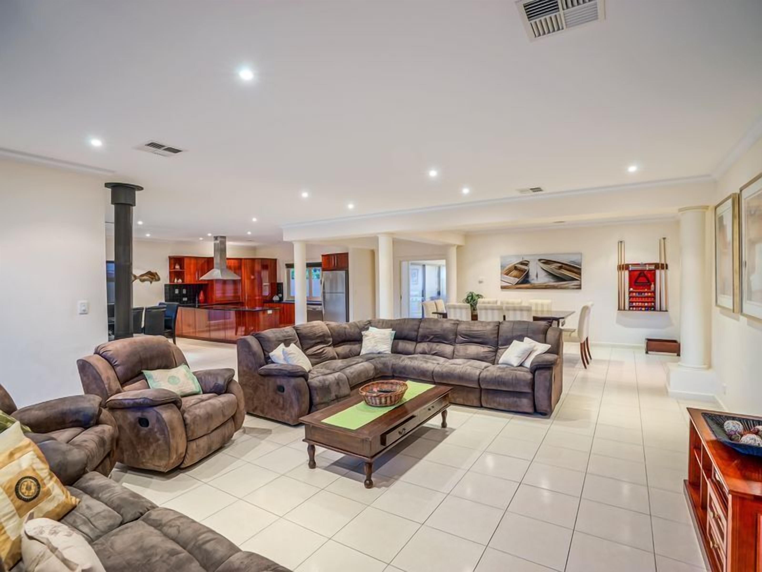 IDLE TIMES - Luxury on Copper Coast Marina — image 9