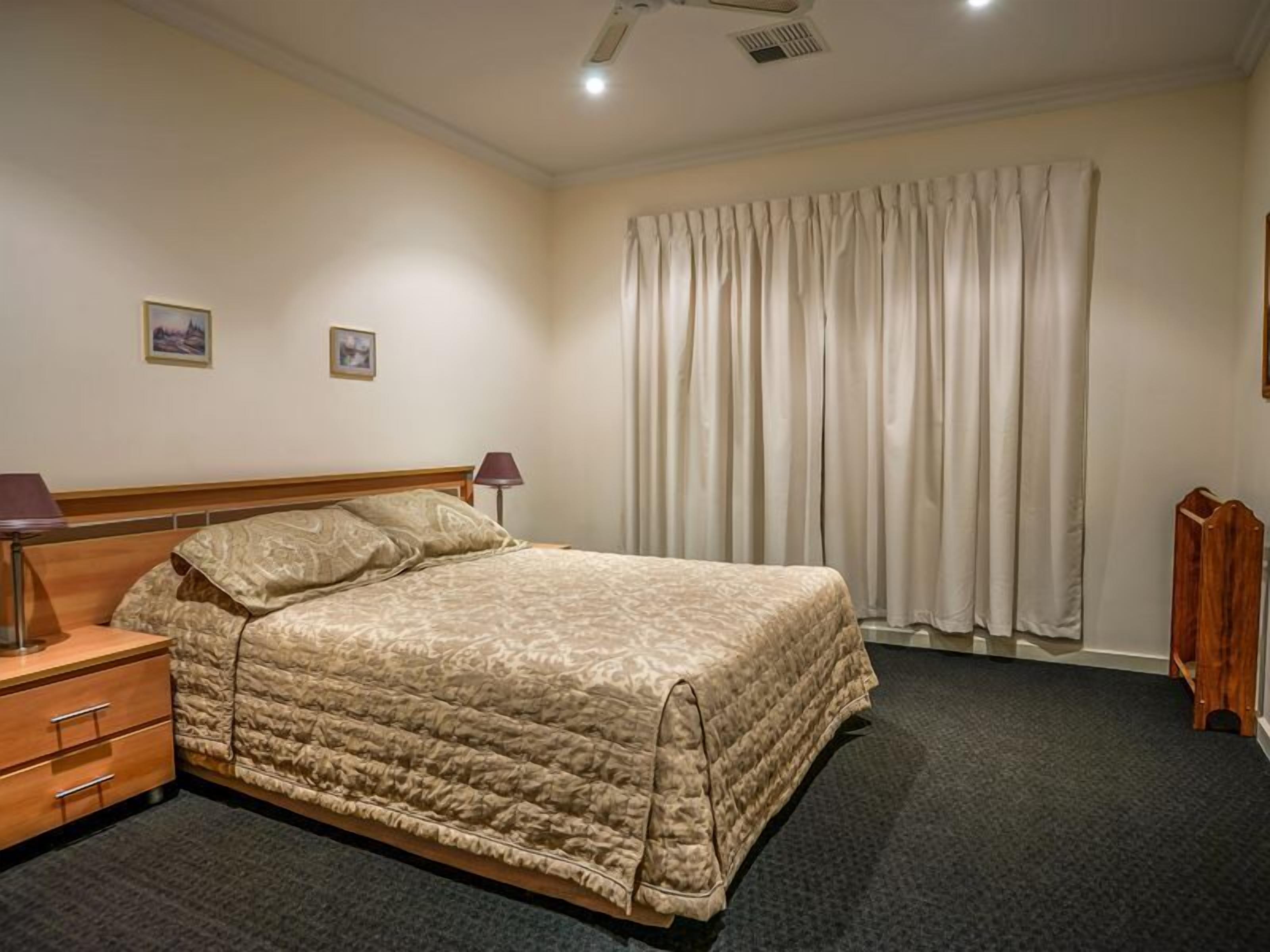 IDLE TIMES - Luxury on Copper Coast Marina — image 13