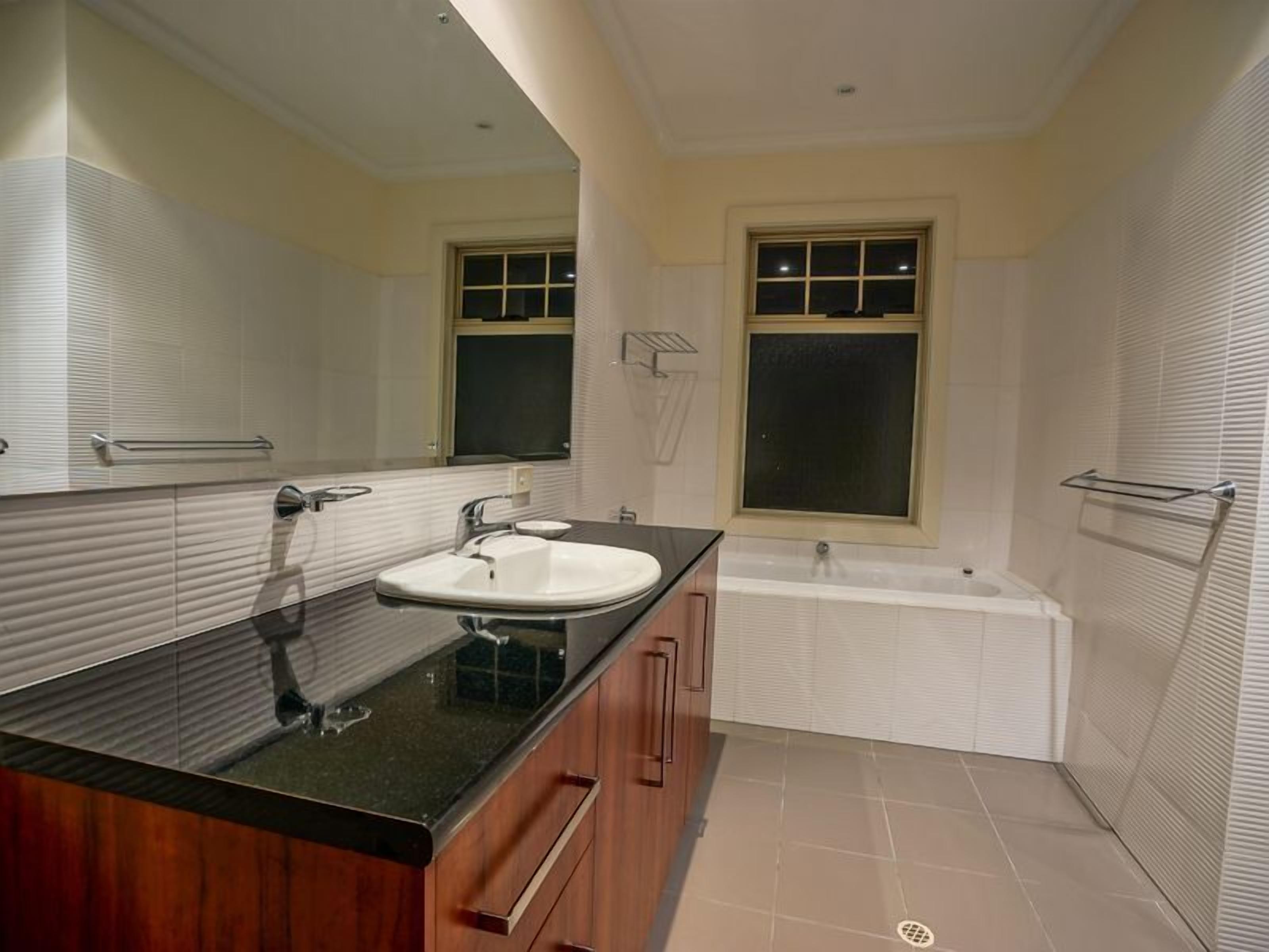 IDLE TIMES - Luxury on Copper Coast Marina — image 17