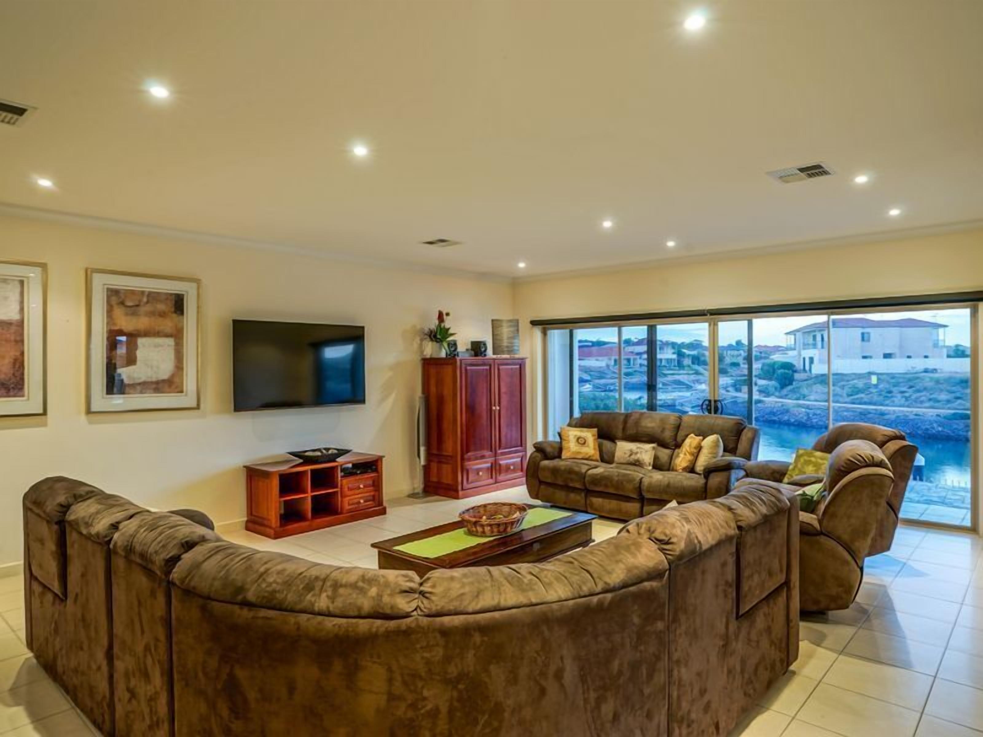 IDLE TIMES - Luxury on Copper Coast Marina — image 6