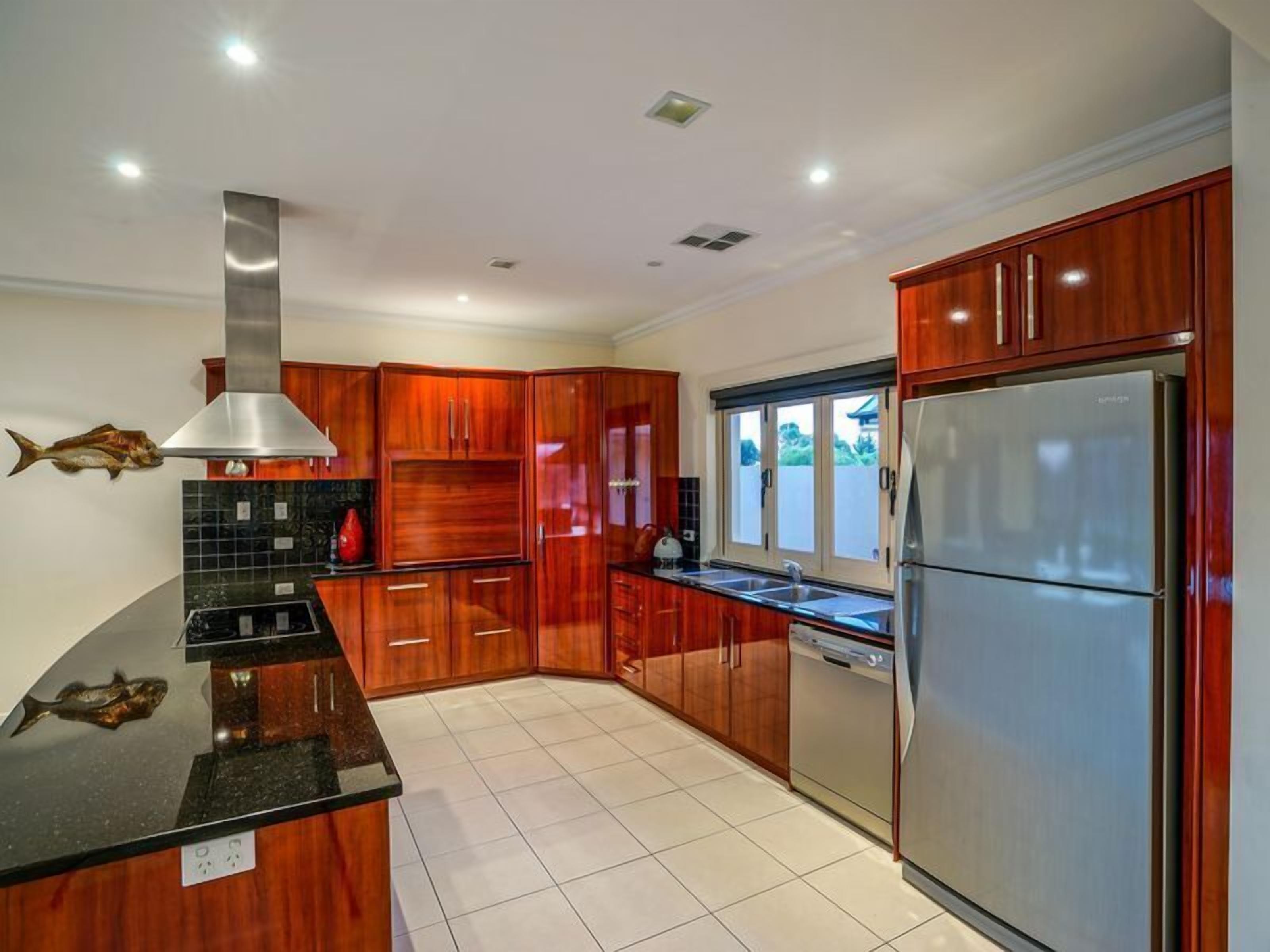 IDLE TIMES - Luxury on Copper Coast Marina — image 5