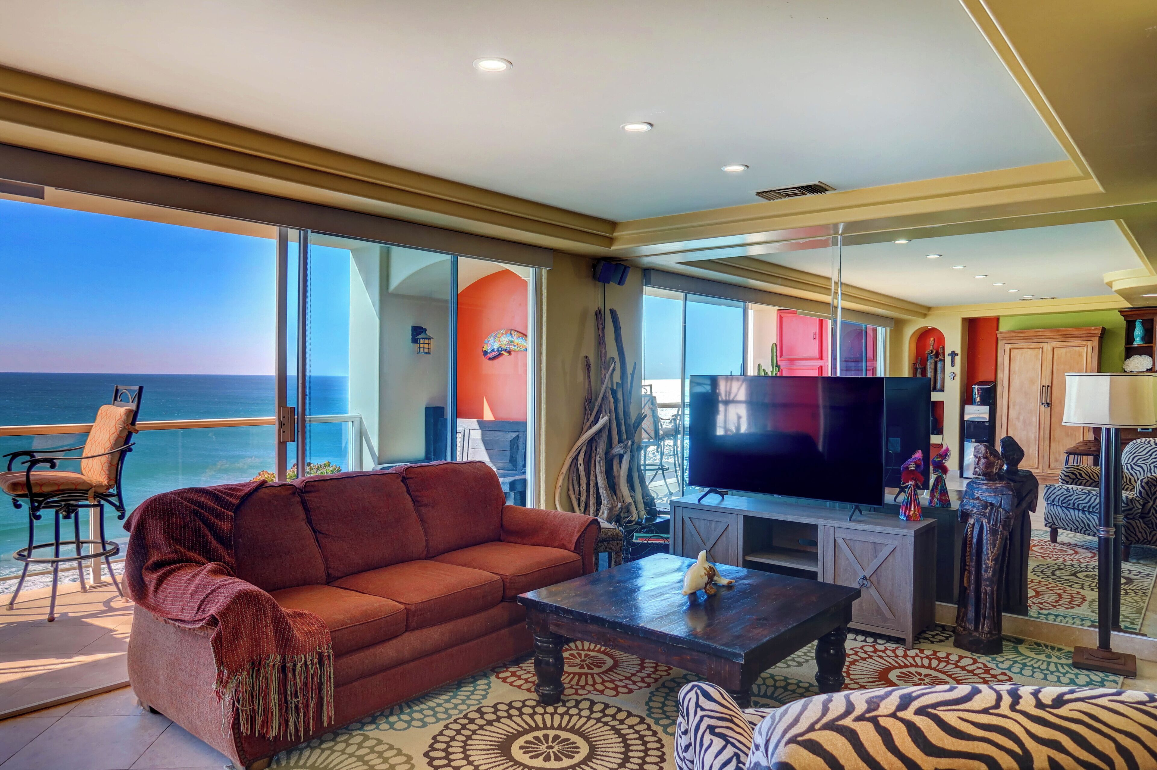 Smart TV, DVD player, stereo