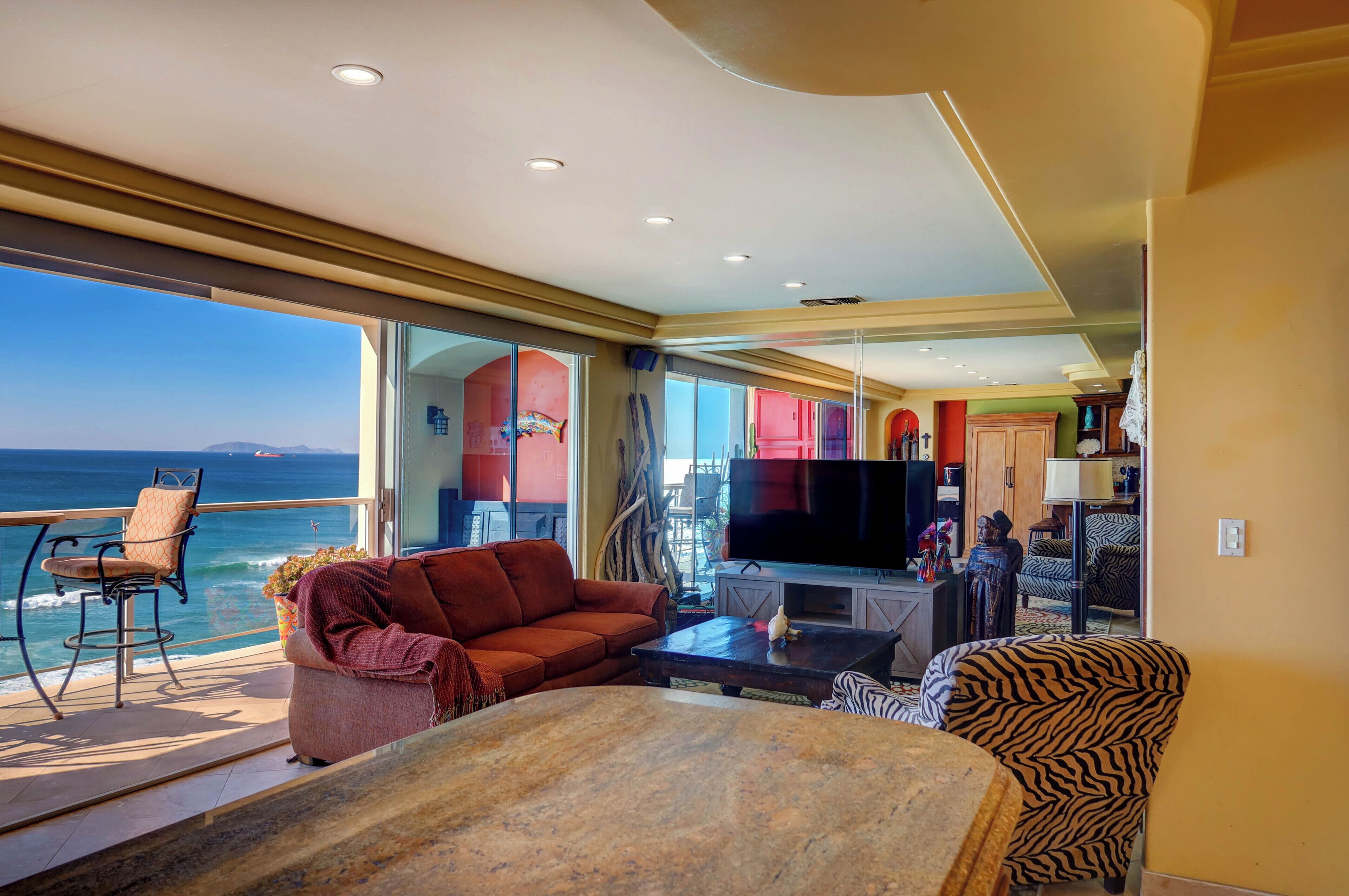 Smart-tv, dvd-afspiller, stereoanlæg