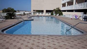 Piscina all'aperto, una piscina riscaldata