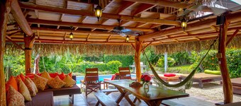 Superbe plage entièrement équipée - 5 suites BR, piscine et 4 minutes à pied de la plage