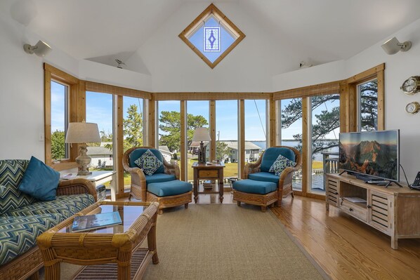 Interior - Shore Thing on Oyster Bay - Waterfront, Boat Dock! (Chincoteague Island)