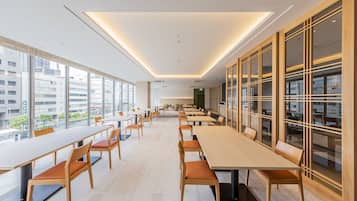 Desayuno buffet todos los días (con cargo)