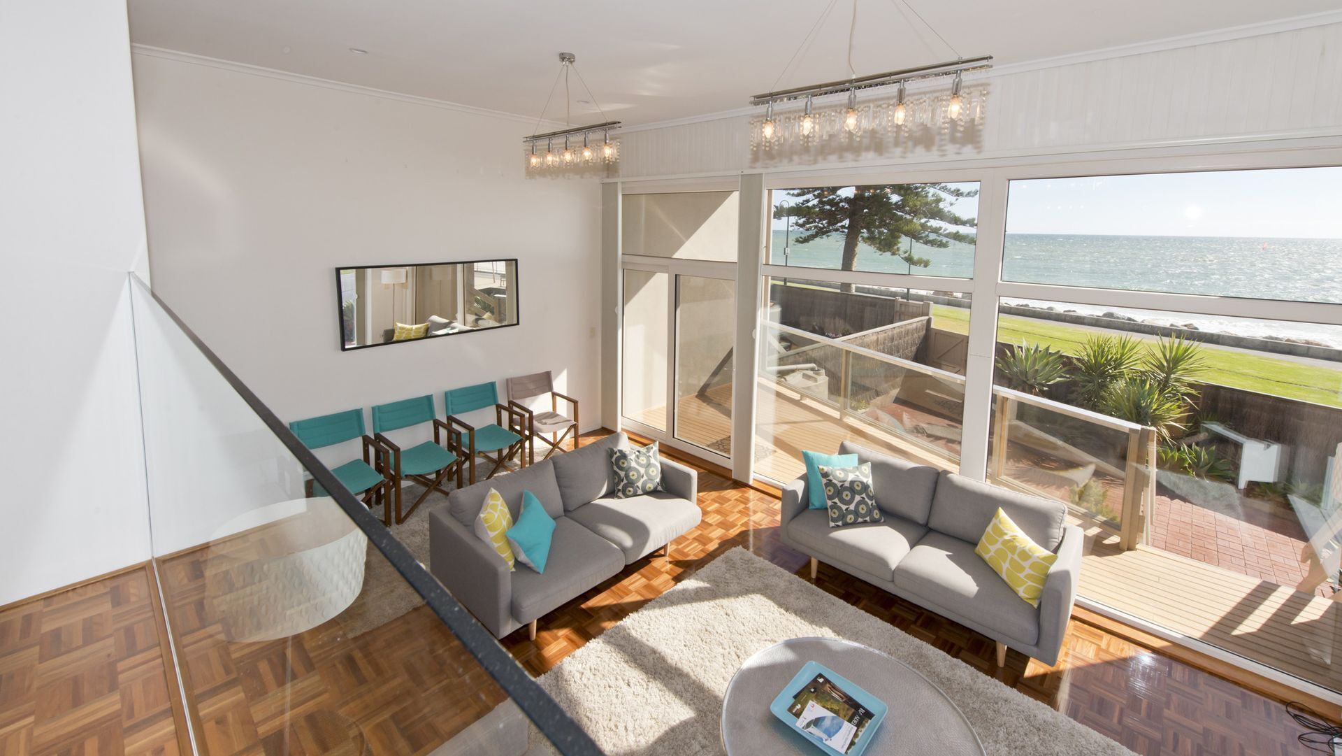 "BAY SUNSETS" -Beachfront, walk to cafes and shops.