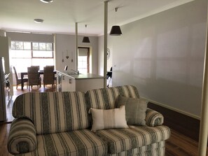 Televisio, DVD-soitin, stereot