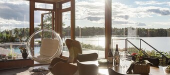 Casa de diseño de lujo de 540 m2 junto al lago con piscinas