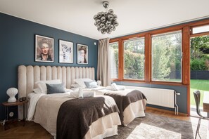 8 bedrooms, desk, iron/ironing board, travel cot