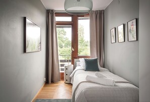 8 bedrooms, desk, iron/ironing board, travel cot