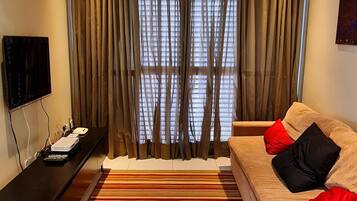 TV LED, videogames, DVD player, pebolim