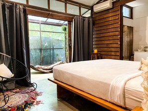 2 bedrooms, in-room safe, iron/ironing board, free WiFi