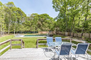 Outdoor dining - A quite retreat in EH with great WiFI- work from the house (East Hampton)