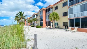 A beachfront hotel with multiple-story buildings, balconies, and a sandy beach area. - Turtle Beach - Gulf-Front Condo - 2BR - Free Boat Docks - Siesta Key (Siesta Key)