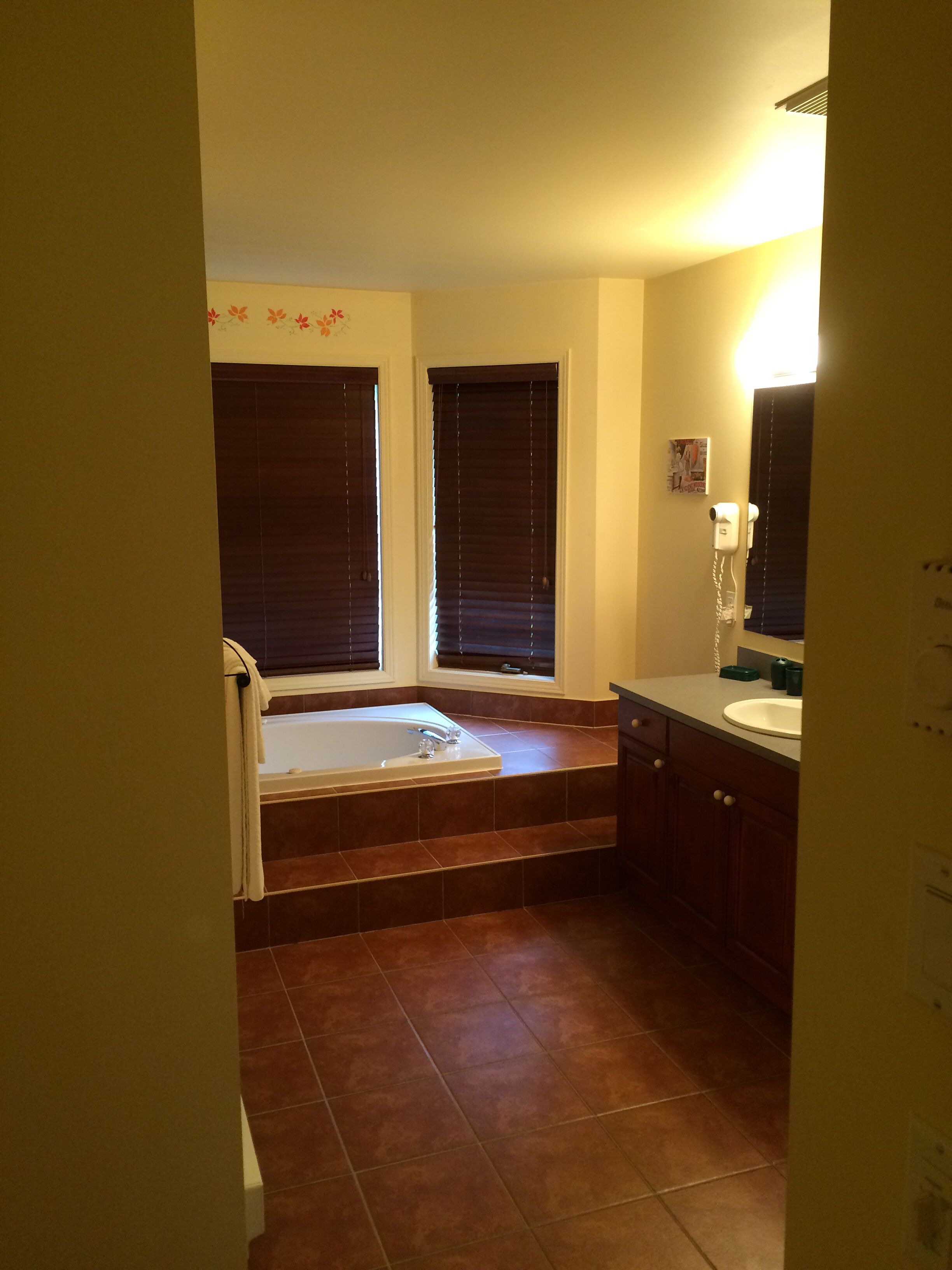 Beautiful Family And Pet-Friendly Cottage In Pinoteau Village, Mont-tremblant.