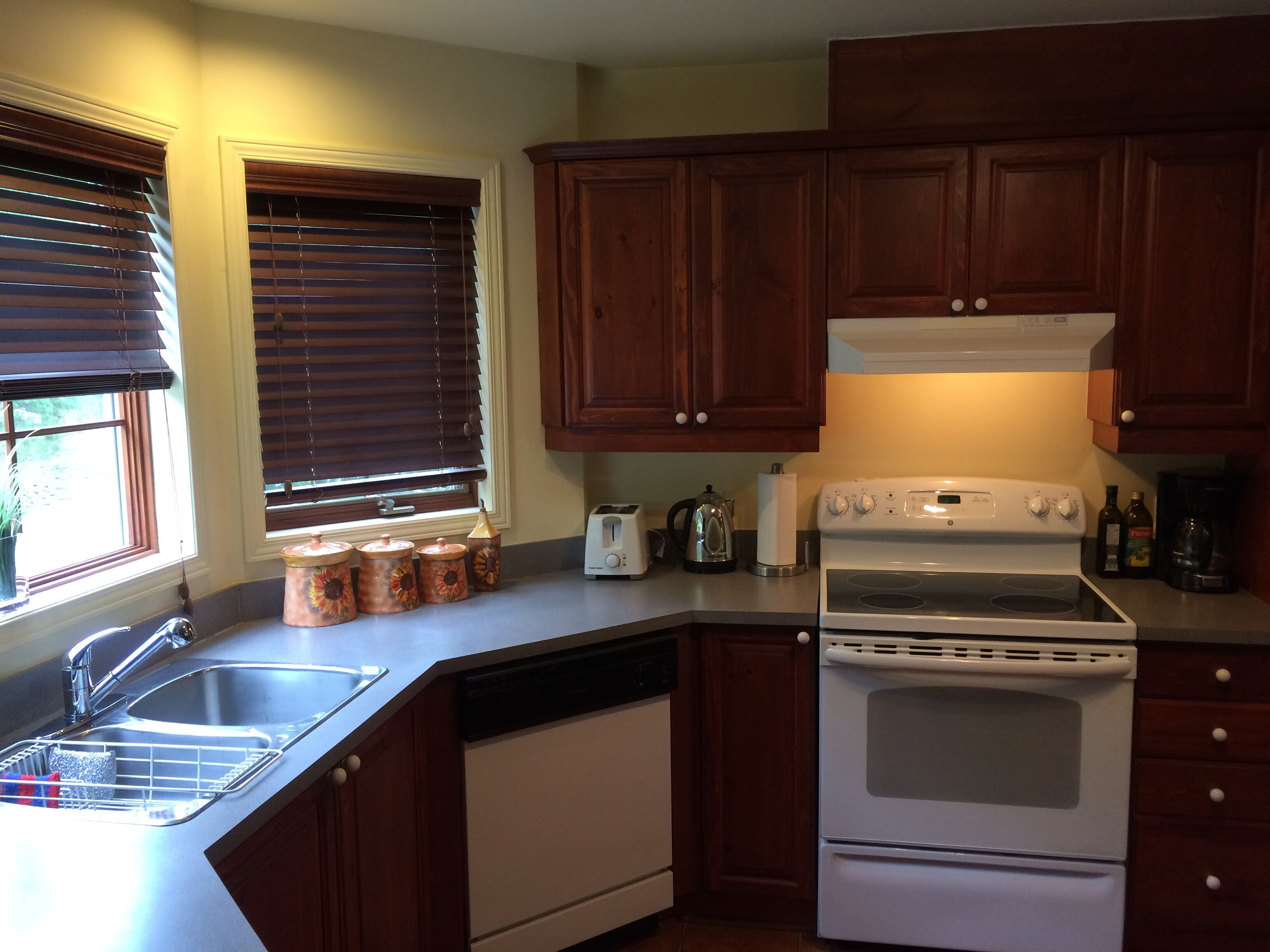 Beautiful Family And Pet-Friendly Cottage In Pinoteau Village, Mont-tremblant.